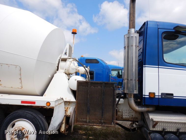 image for item MQ9355 2002 Volvo VHD  ready mix truck