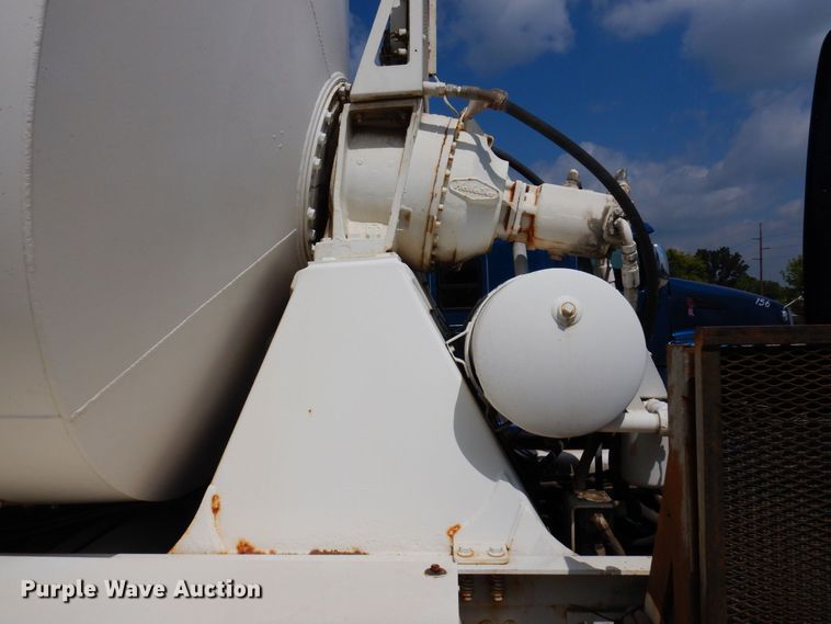 image for item MQ9355 2002 Volvo VHD  ready mix truck