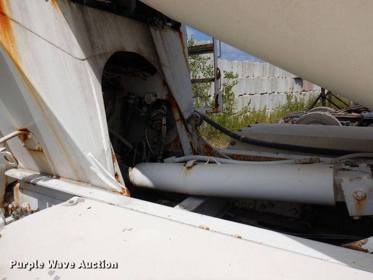 image for item MQ9355 2002 Volvo VHD  ready mix truck