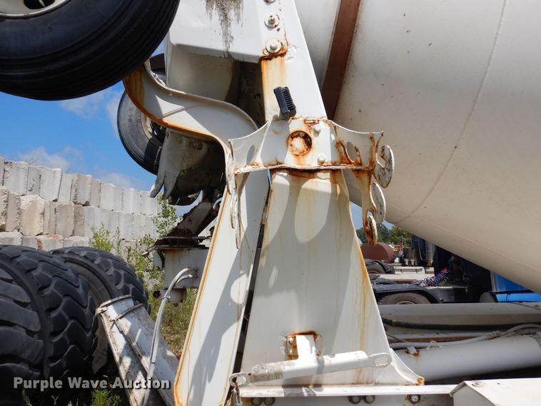 image for item MQ9355 2002 Volvo VHD  ready mix truck