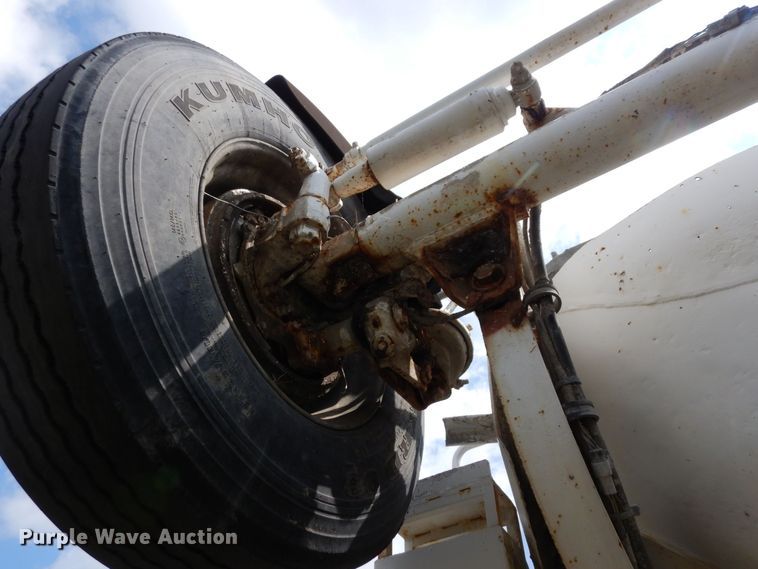 image for item MQ9355 2002 Volvo VHD  ready mix truck