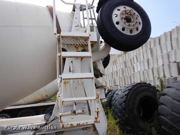 image for item MQ9355 2002 Volvo VHD  ready mix truck