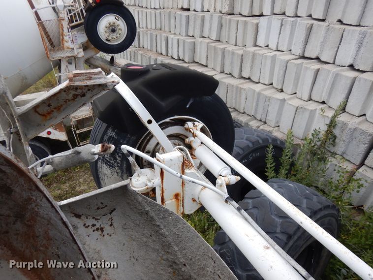 image for item MQ9355 2002 Volvo VHD  ready mix truck