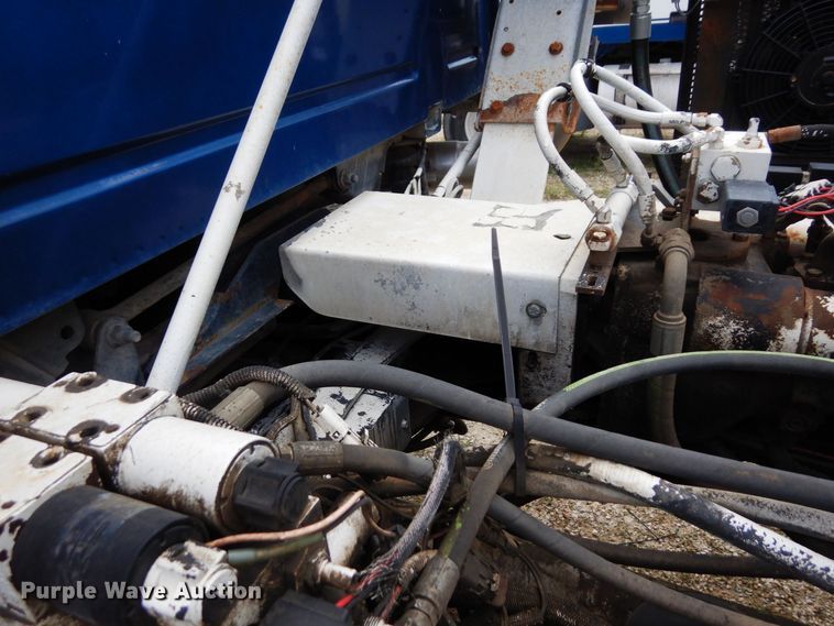 image for item MQ9355 2002 Volvo VHD  ready mix truck