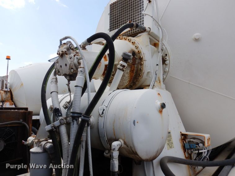 image for item MQ9355 2002 Volvo VHD  ready mix truck