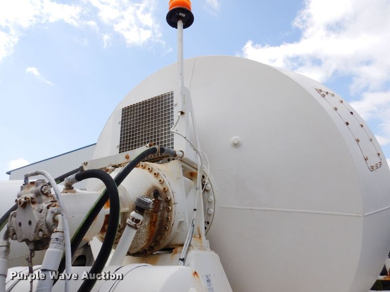 image for item MQ9355 2002 Volvo VHD  ready mix truck