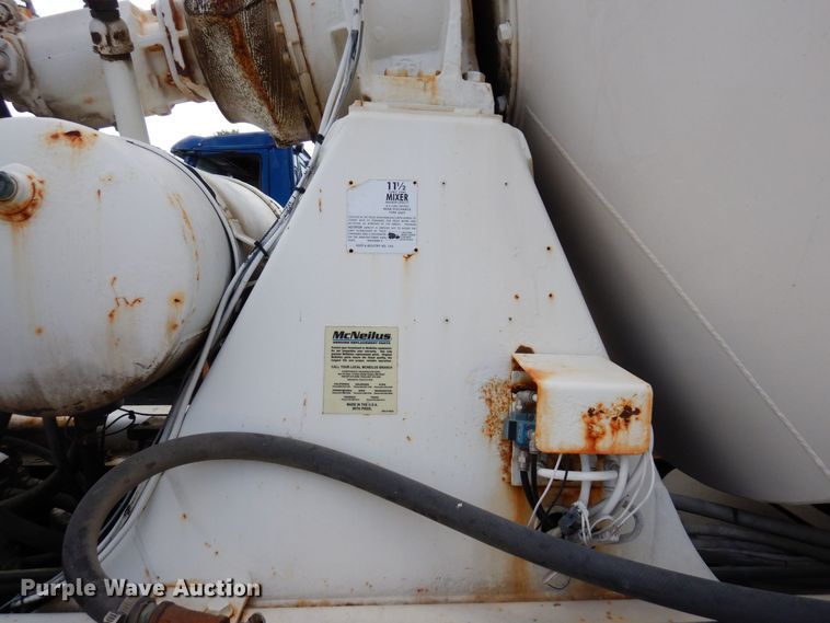 image for item MQ9355 2002 Volvo VHD  ready mix truck