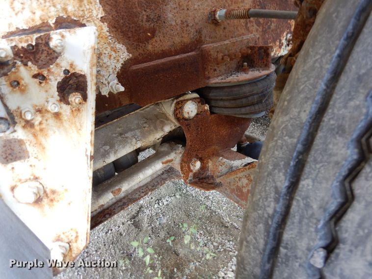 image for item MQ9355 2002 Volvo VHD  ready mix truck