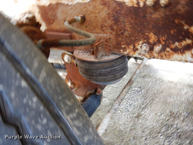 image for item MQ9355 2002 Volvo VHD  ready mix truck