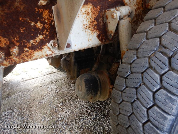 image for item MQ9355 2002 Volvo VHD  ready mix truck