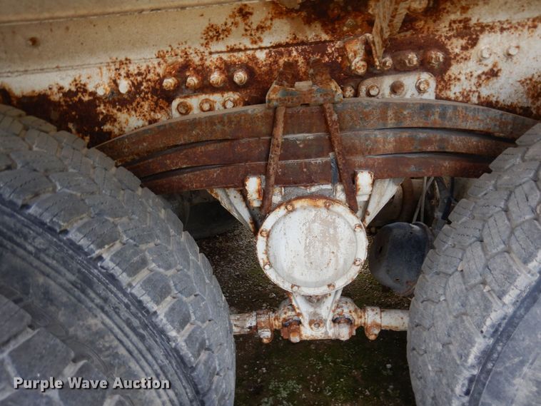 image for item MQ9355 2002 Volvo VHD  ready mix truck