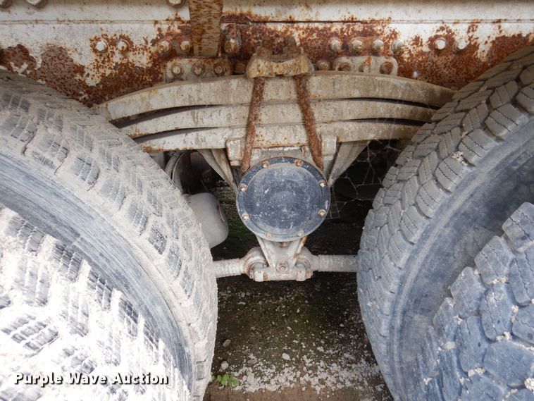 image for item MQ9355 2002 Volvo VHD  ready mix truck