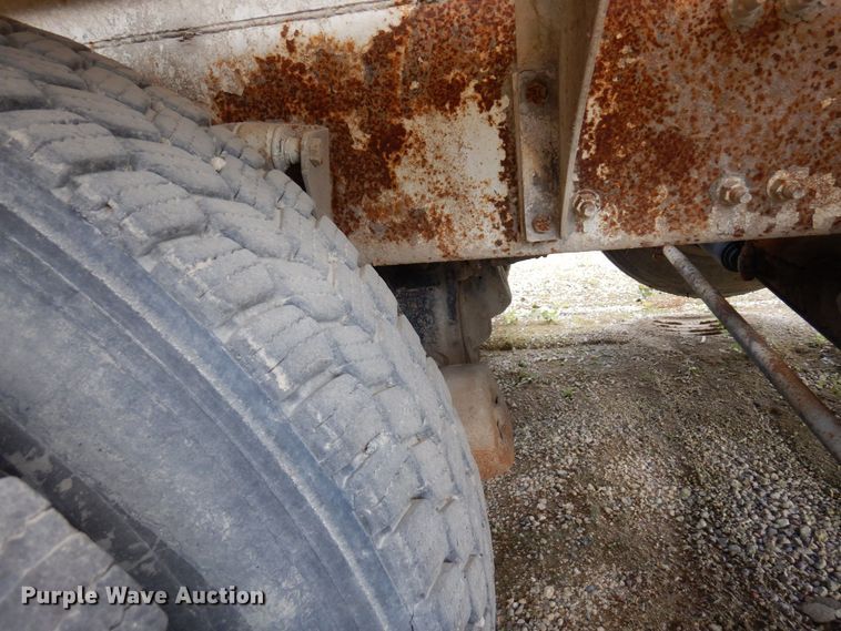 image for item MQ9355 2002 Volvo VHD  ready mix truck