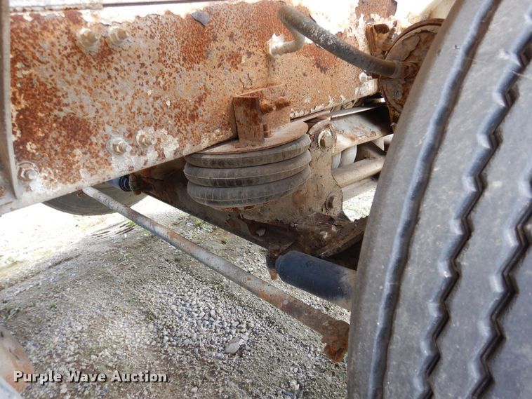 image for item MQ9355 2002 Volvo VHD  ready mix truck