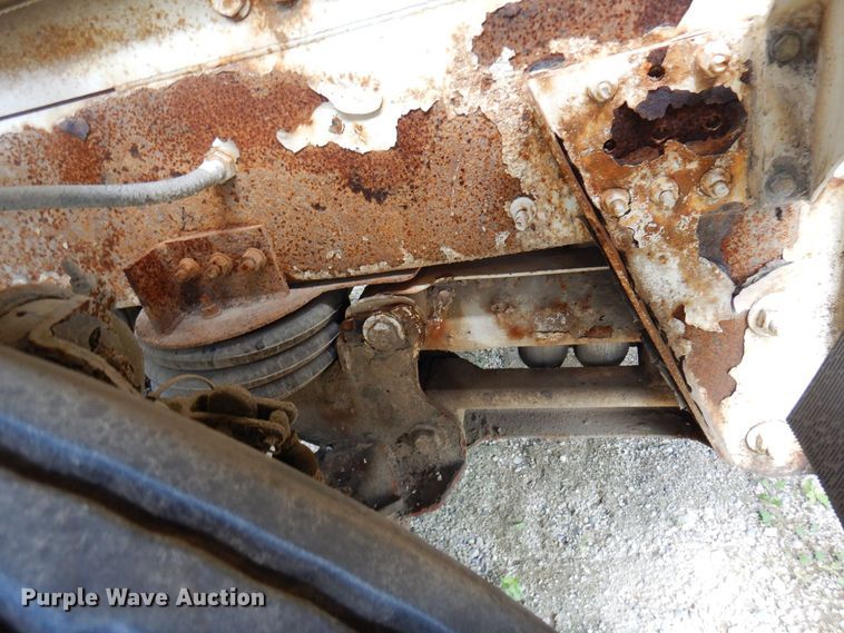 image for item MQ9355 2002 Volvo VHD  ready mix truck