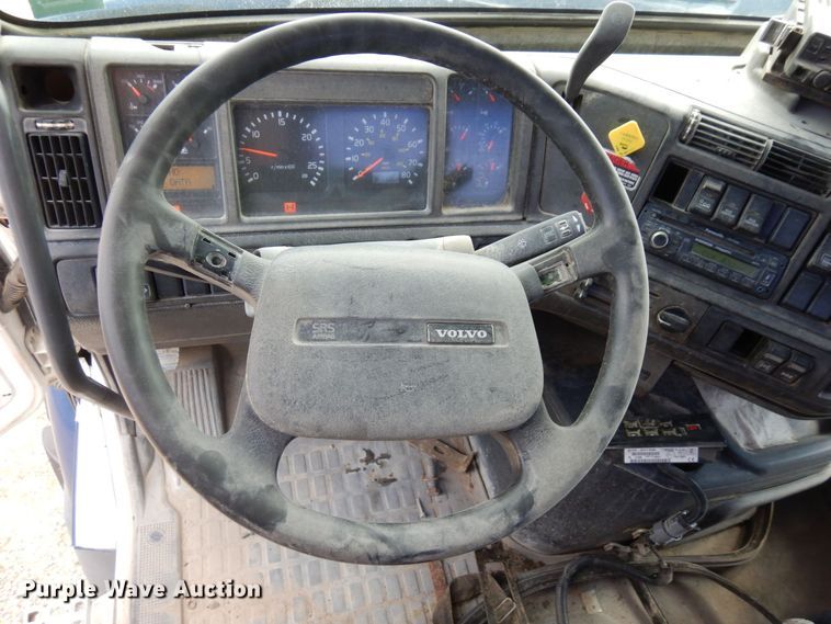 image for item MQ9355 2002 Volvo VHD  ready mix truck