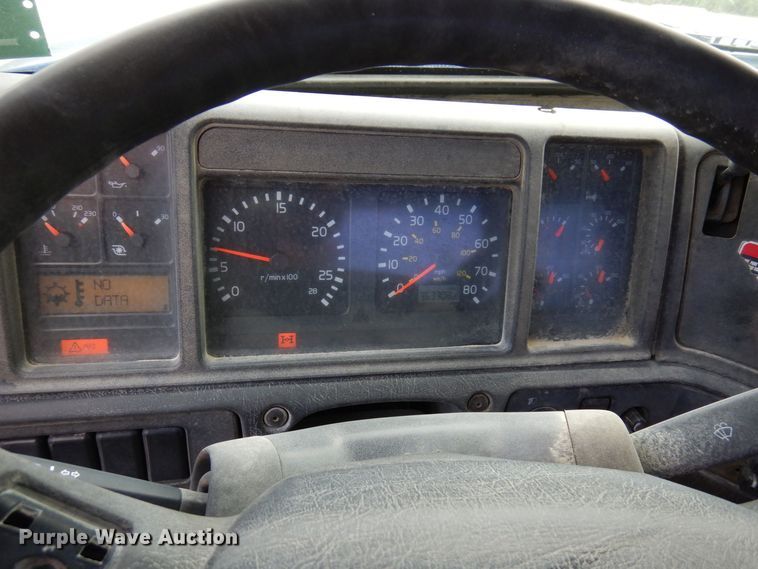 image for item MQ9355 2002 Volvo VHD  ready mix truck