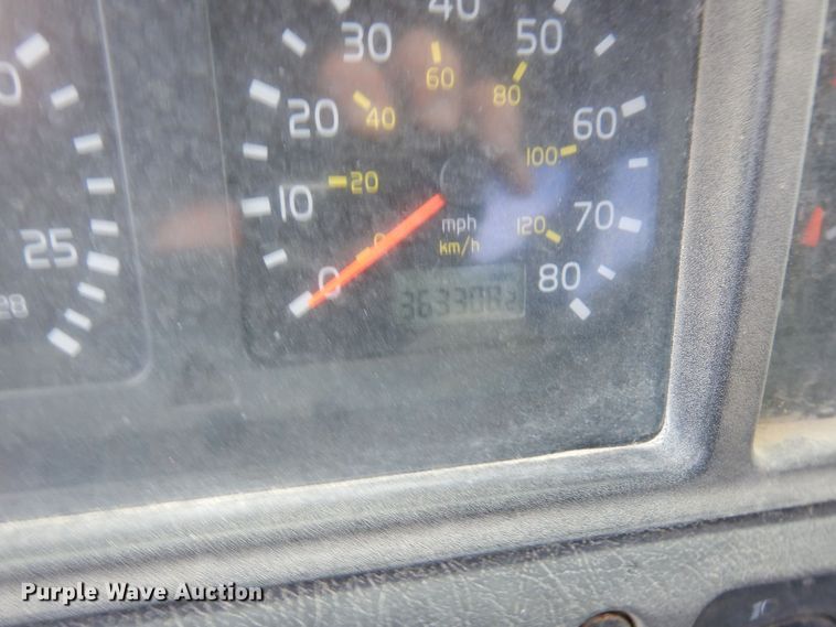 image for item MQ9355 2002 Volvo VHD  ready mix truck