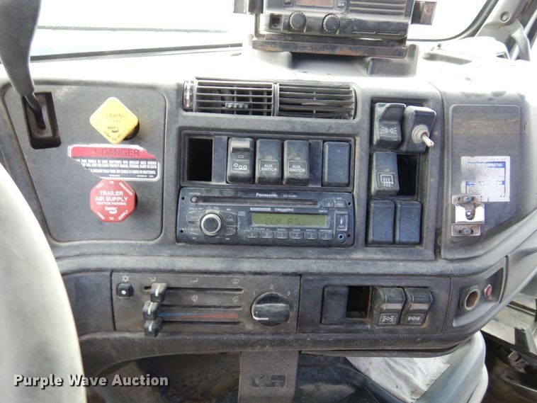 image for item MQ9355 2002 Volvo VHD  ready mix truck