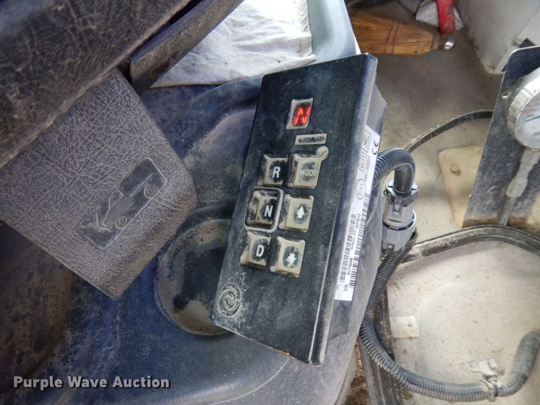 image for item MQ9355 2002 Volvo VHD  ready mix truck