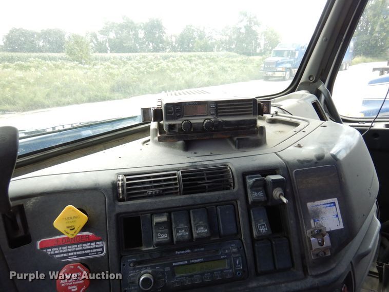 image for item MQ9355 2002 Volvo VHD  ready mix truck