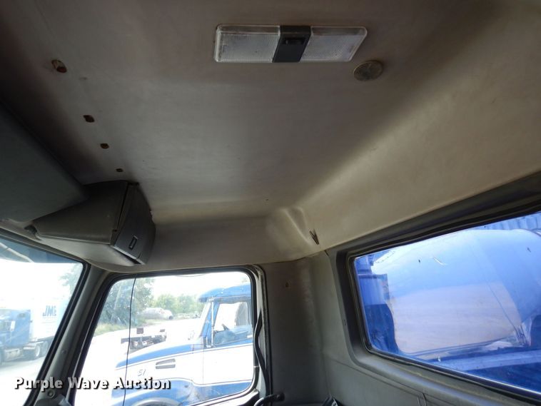 image for item MQ9355 2002 Volvo VHD  ready mix truck