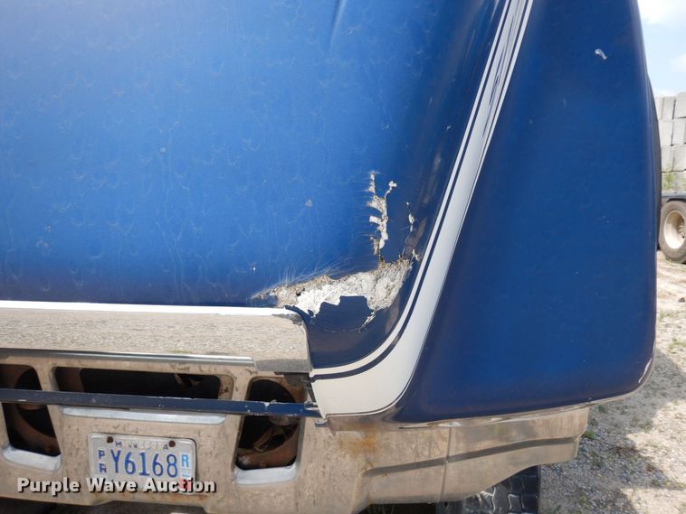 image for item MQ9355 2002 Volvo VHD  ready mix truck