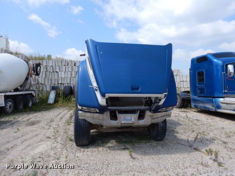 image for item MQ9355 2002 Volvo VHD  ready mix truck