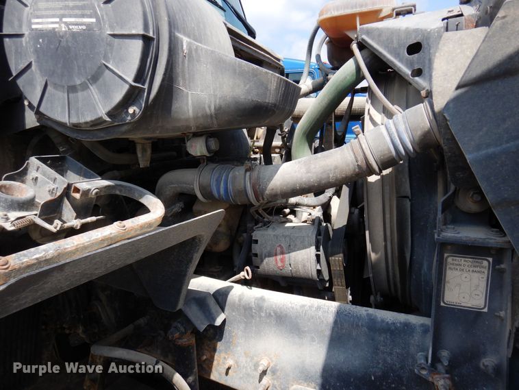 image for item MQ9355 2002 Volvo VHD  ready mix truck