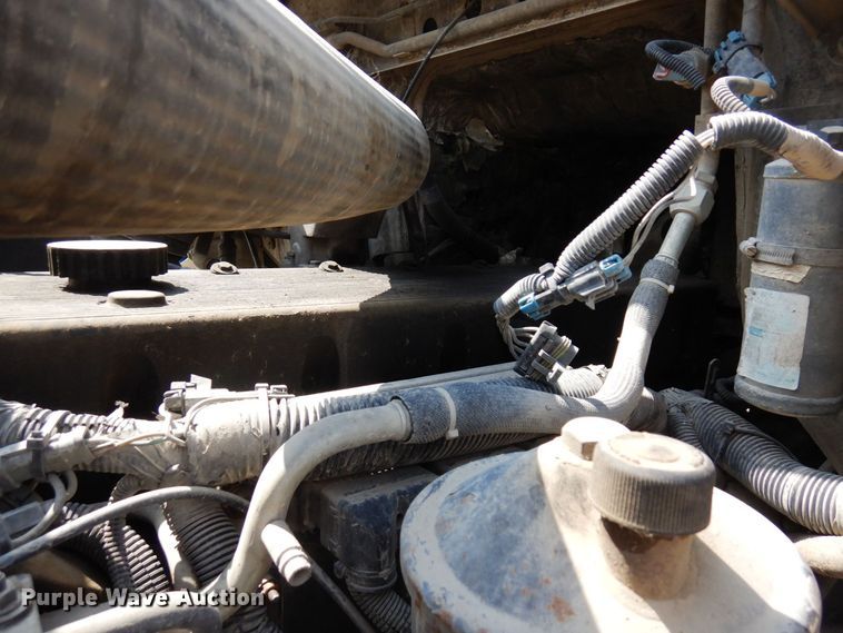 image for item MQ9355 2002 Volvo VHD  ready mix truck