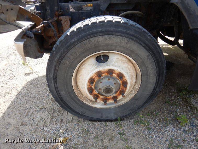 image for item MQ9355 2002 Volvo VHD  ready mix truck