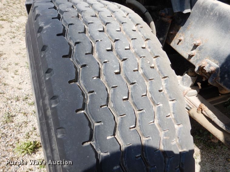 image for item MQ9355 2002 Volvo VHD  ready mix truck