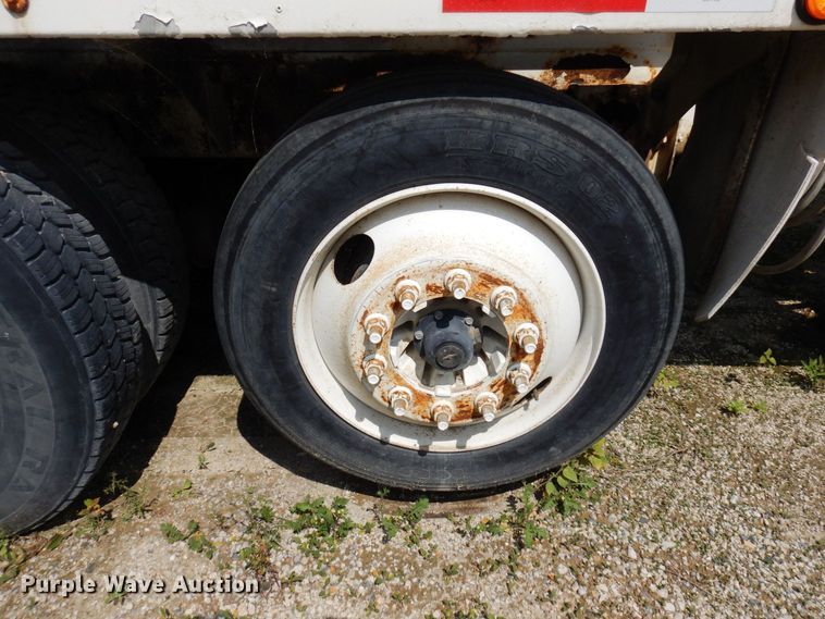 image for item MQ9355 2002 Volvo VHD  ready mix truck