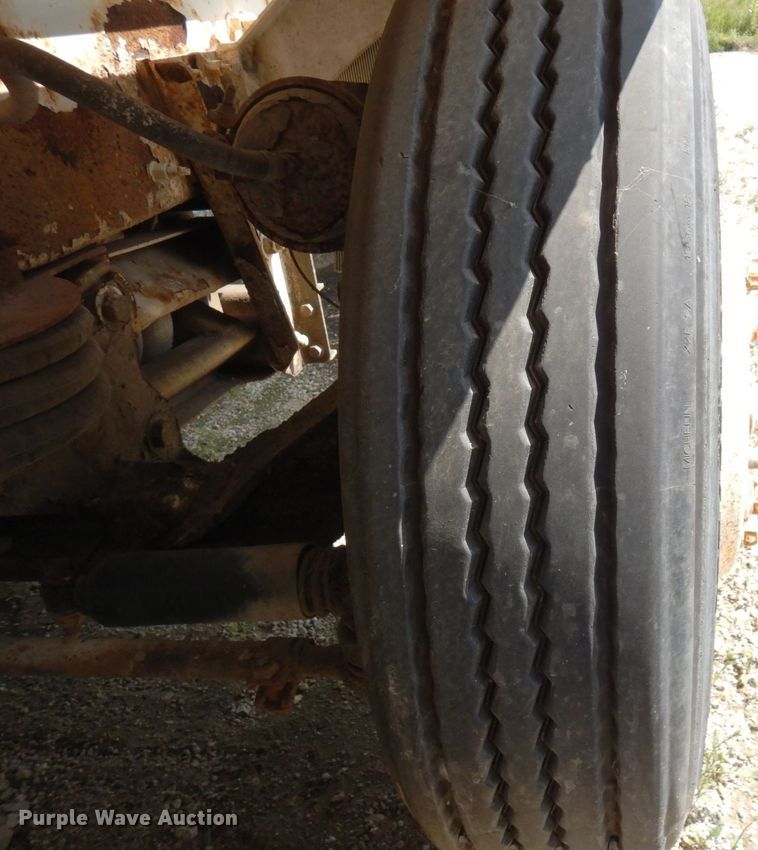 image for item MQ9355 2002 Volvo VHD  ready mix truck