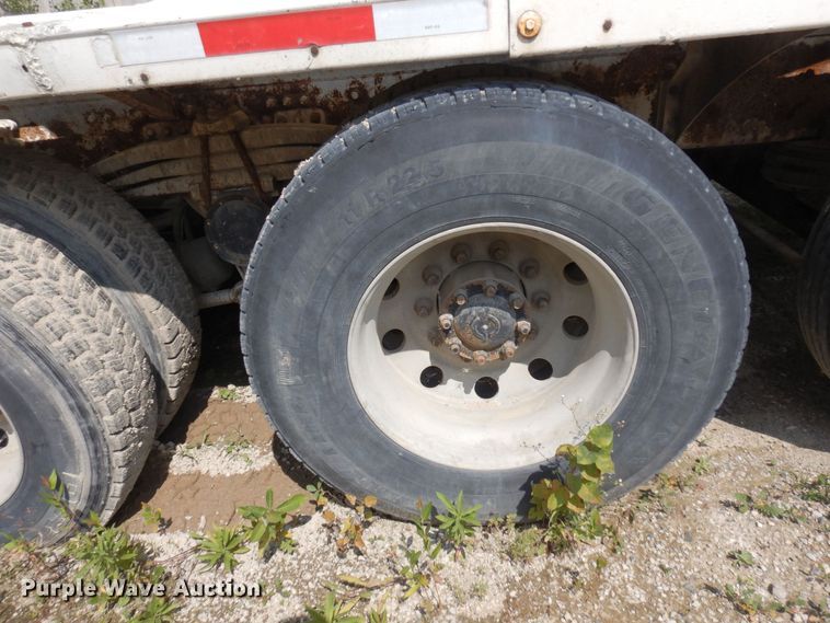 image for item MQ9355 2002 Volvo VHD  ready mix truck