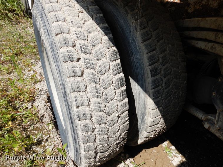 image for item MQ9355 2002 Volvo VHD  ready mix truck