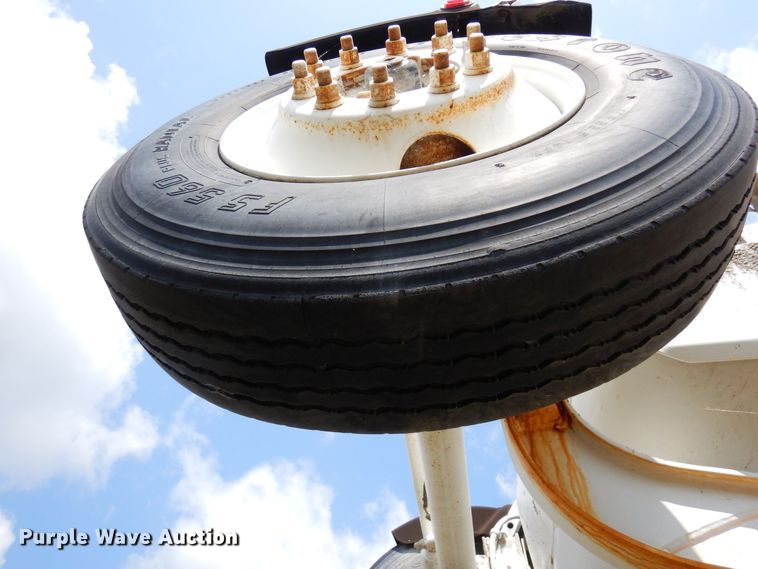 image for item MQ9355 2002 Volvo VHD  ready mix truck