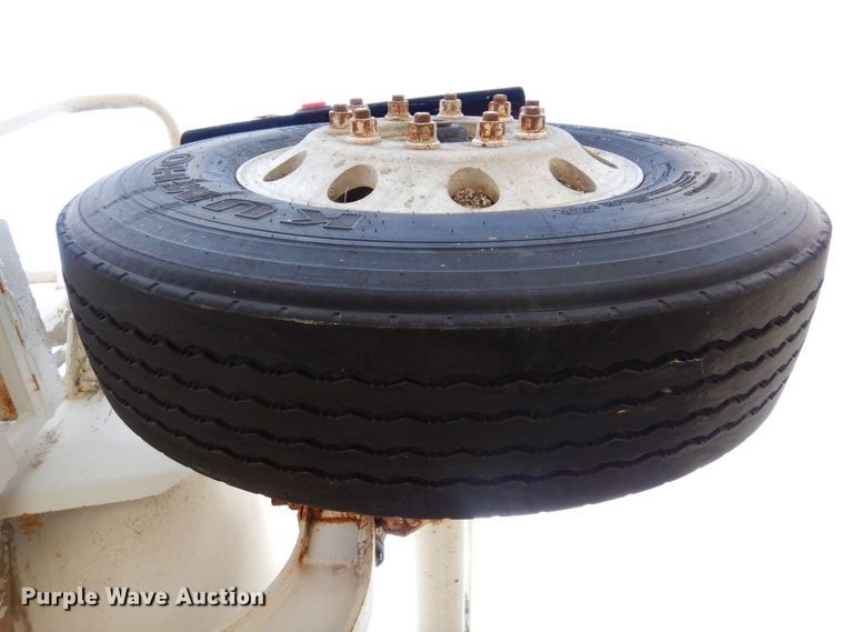 image for item MQ9355 2002 Volvo VHD  ready mix truck