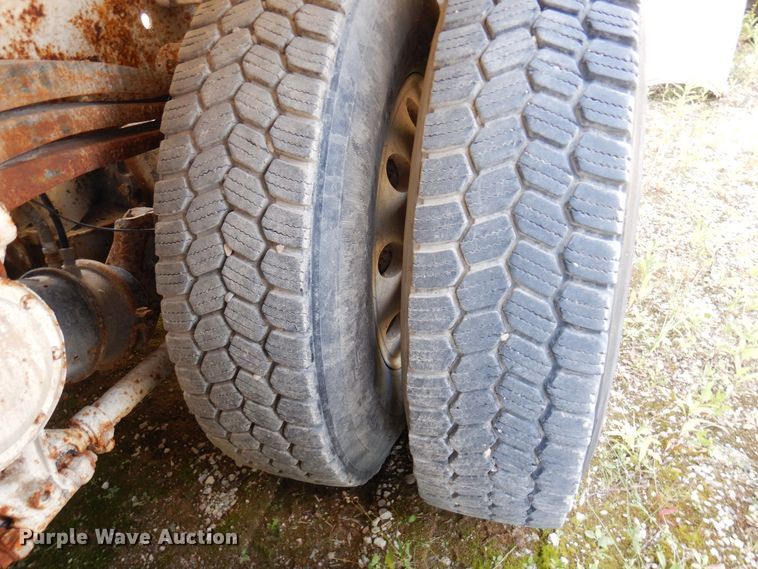 image for item MQ9355 2002 Volvo VHD  ready mix truck