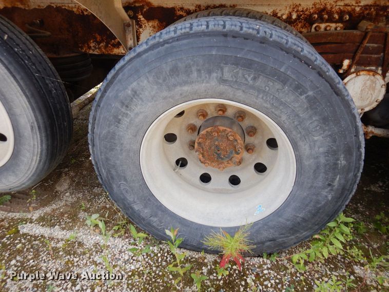 image for item MQ9355 2002 Volvo VHD  ready mix truck