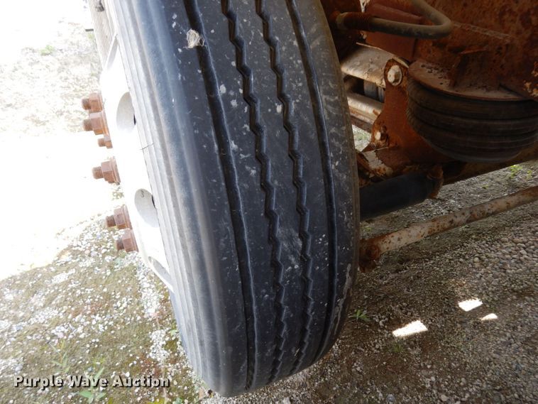 image for item MQ9355 2002 Volvo VHD  ready mix truck