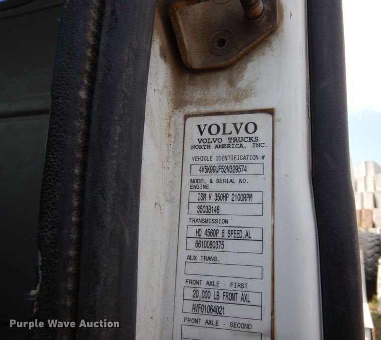 image for item MQ9355 2002 Volvo VHD  ready mix truck