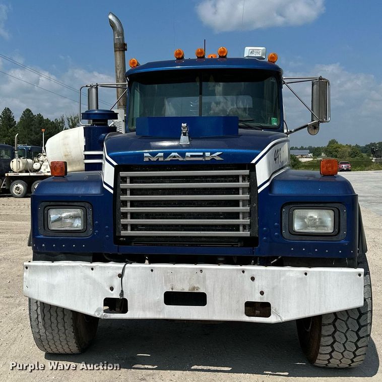 image for item MQ9358 1999 Mack RD690S  ready mix truck
