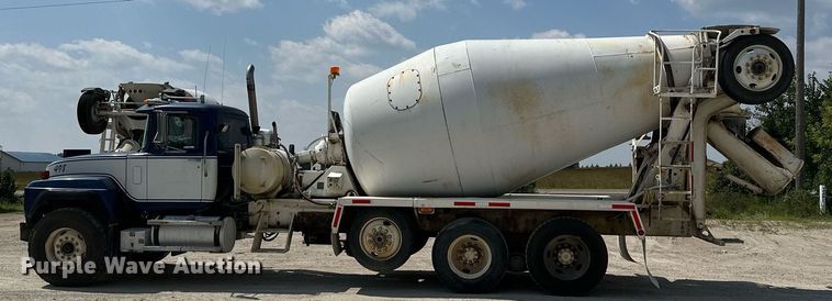 image for item MQ9358 1999 Mack RD690S  ready mix truck