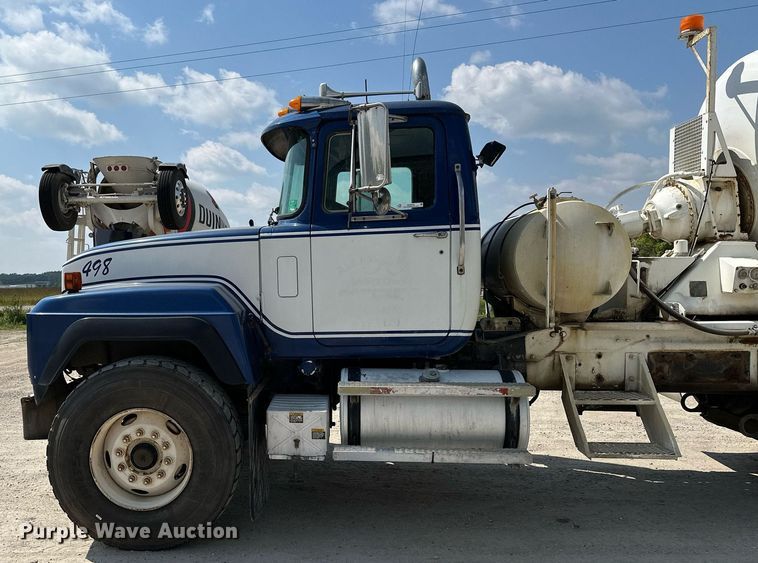 image for item MQ9358 1999 Mack RD690S  ready mix truck