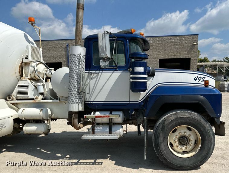image for item MQ9358 1999 Mack RD690S  ready mix truck