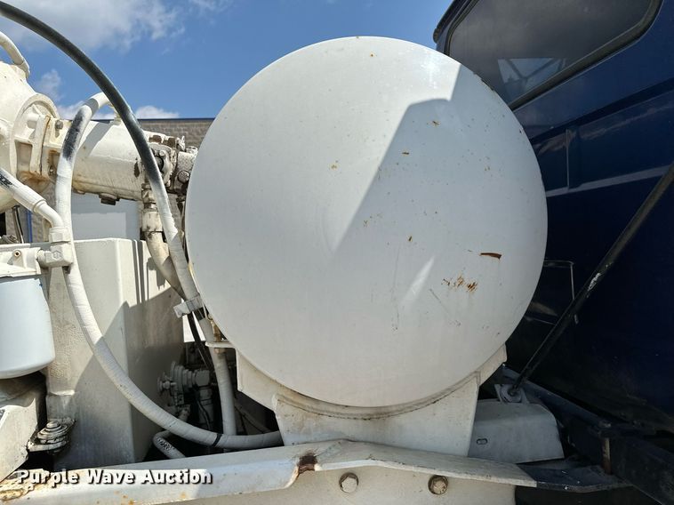 image for item MQ9358 1999 Mack RD690S  ready mix truck