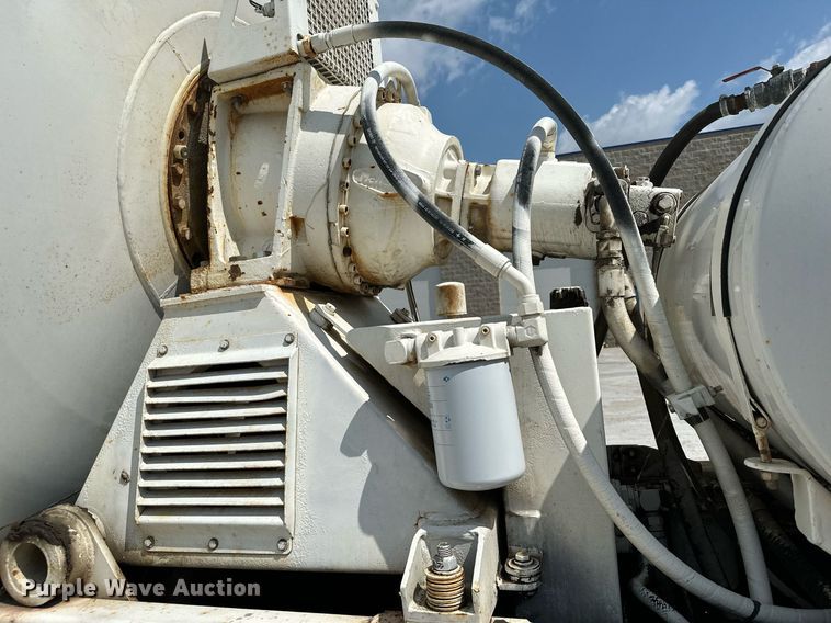 image for item MQ9358 1999 Mack RD690S  ready mix truck