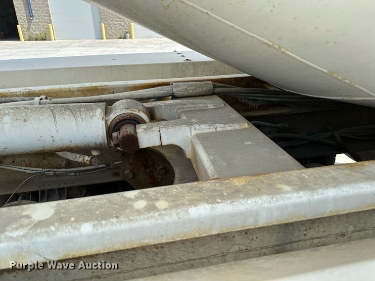 image for item MQ9358 1999 Mack RD690S  ready mix truck