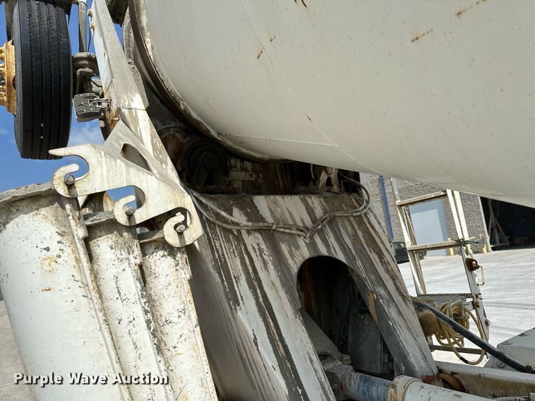 image for item MQ9358 1999 Mack RD690S  ready mix truck